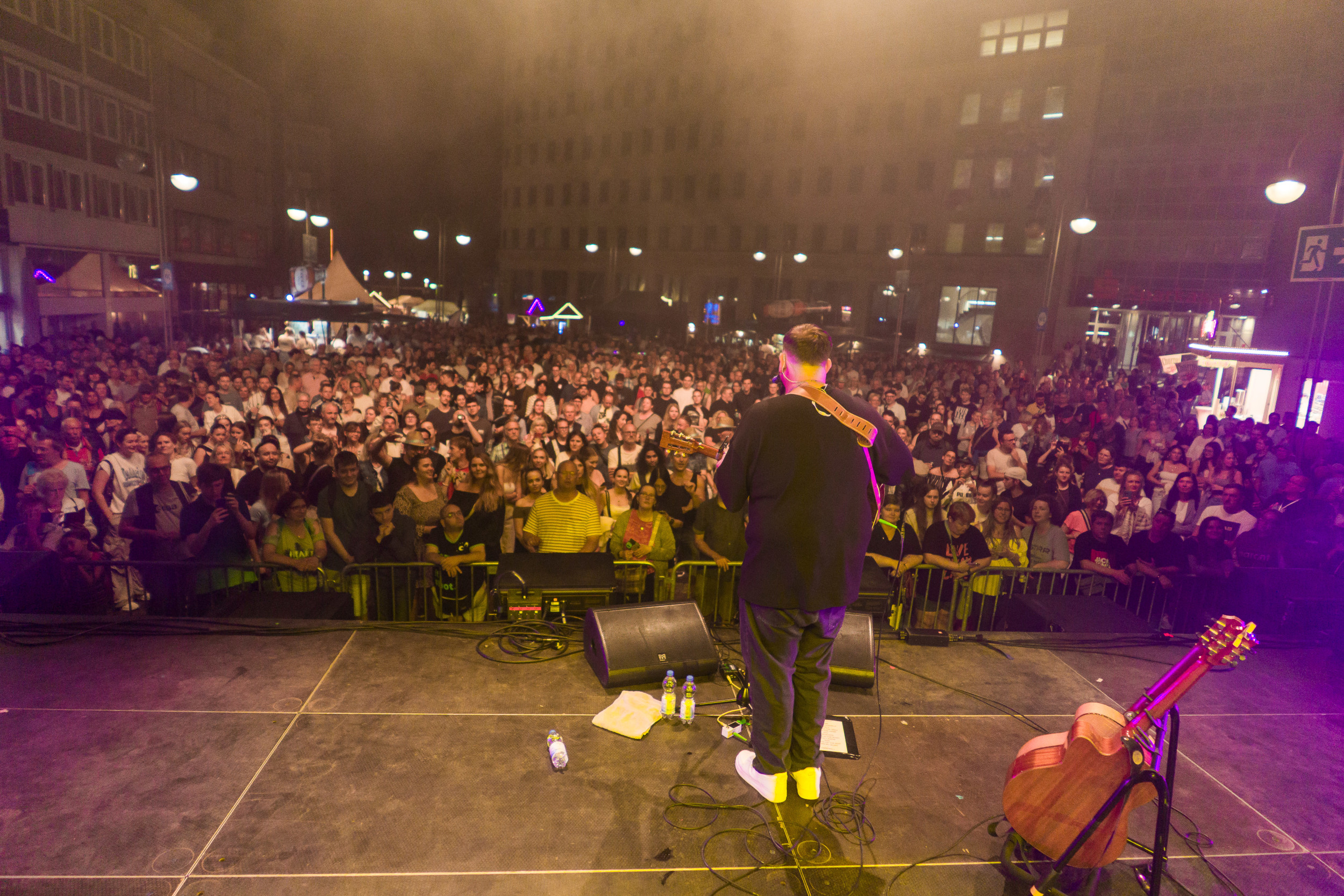 Das Foto wurde von der Bühne auf dem Bochumer Musiksommer aufgenommen.