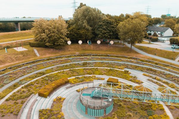 Das Foto zeigt das Röhrenhotel im Bernepark in Bottrop.