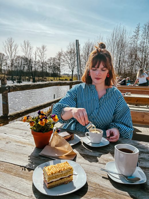 Das Bild zeigt das Cafe am Weiher in Kamp-Lintfort