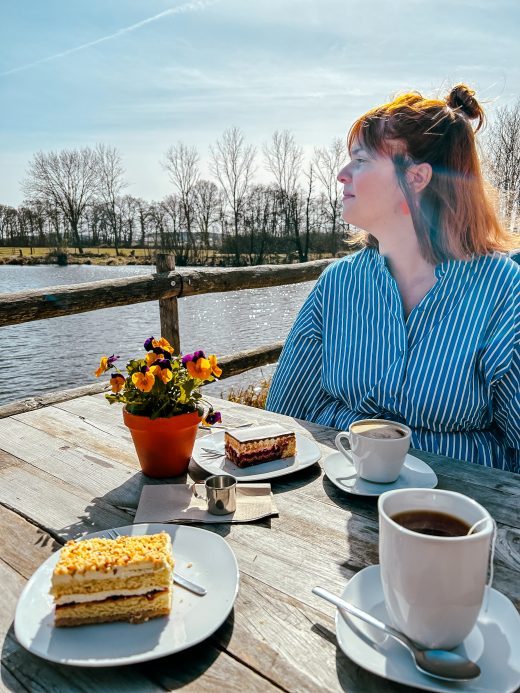 Das Bild zeigt das Cafe am Weiher in Kamp-Lintfort