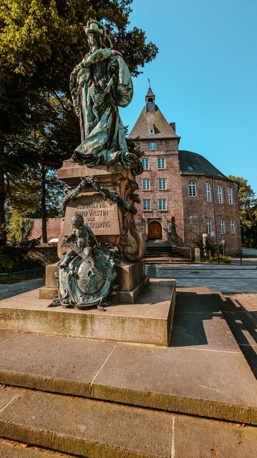 Das Bild zeigt das Schloss Moers