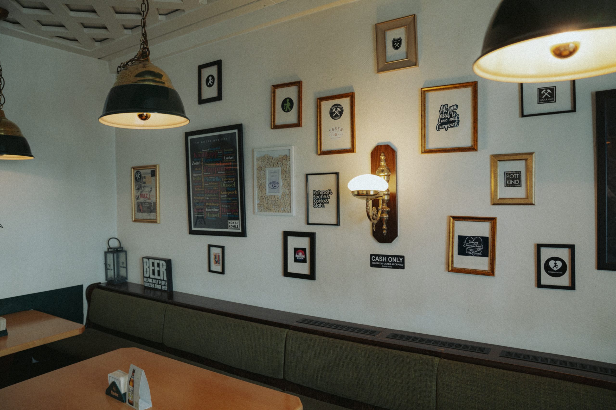 Das Foto zeigt die Kneipe Wirtshaus RÜ in Essen.