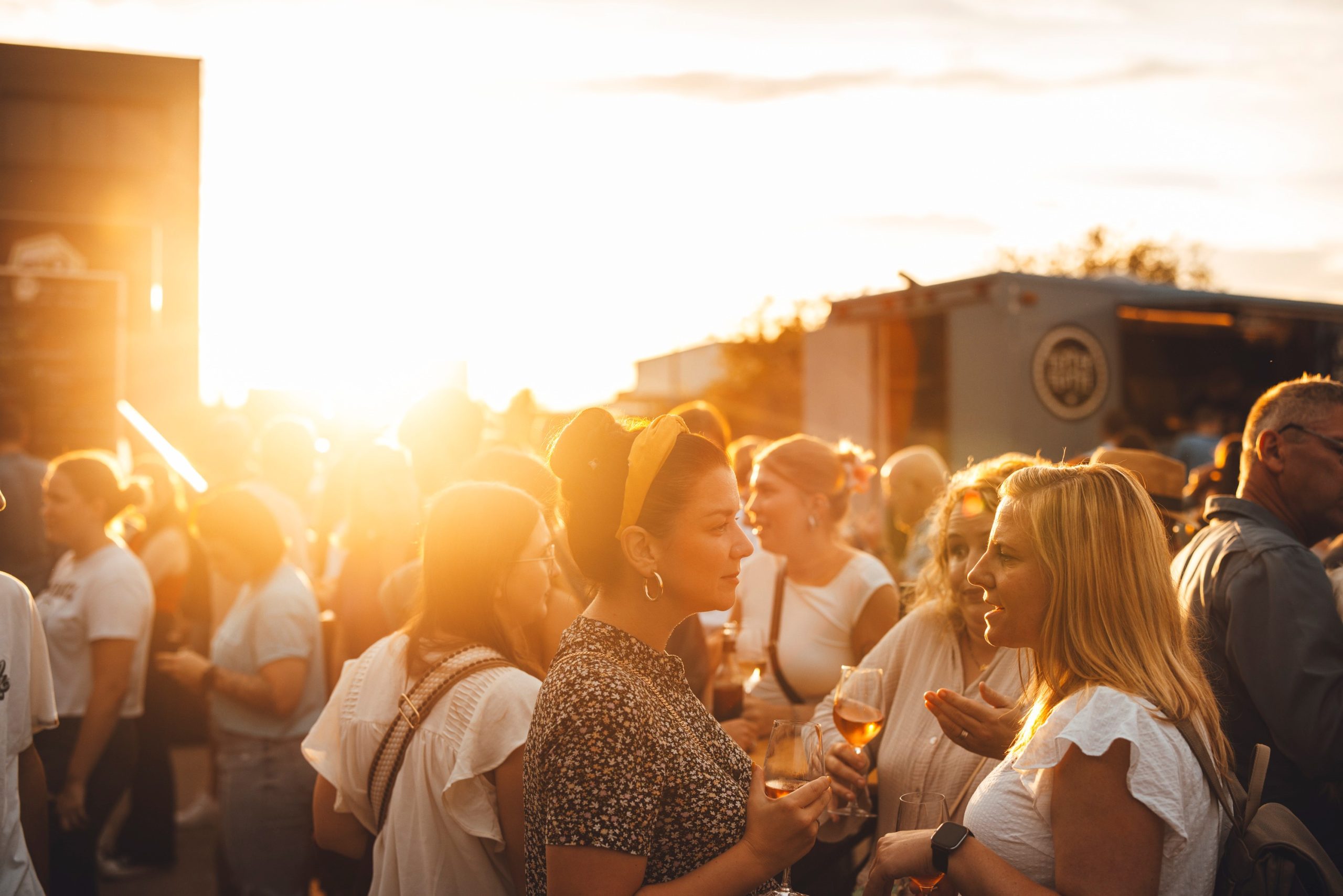 Das Foto zeig das Weinfest WEIN DOCH an der Alten Dreherei in Mülheim an der Ruhr