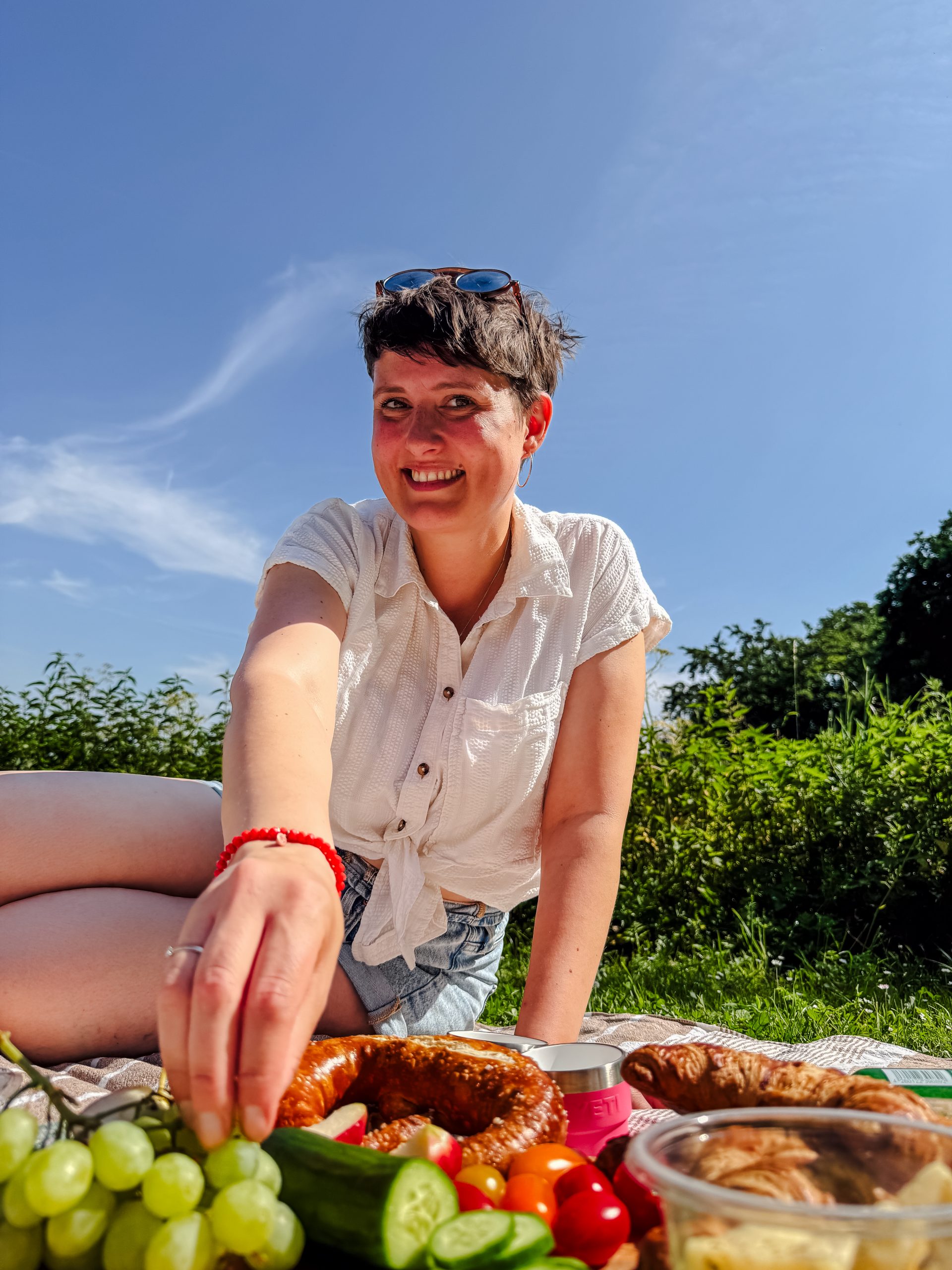 Das Foto zeigt ein Picknick im Muttental in Witten.