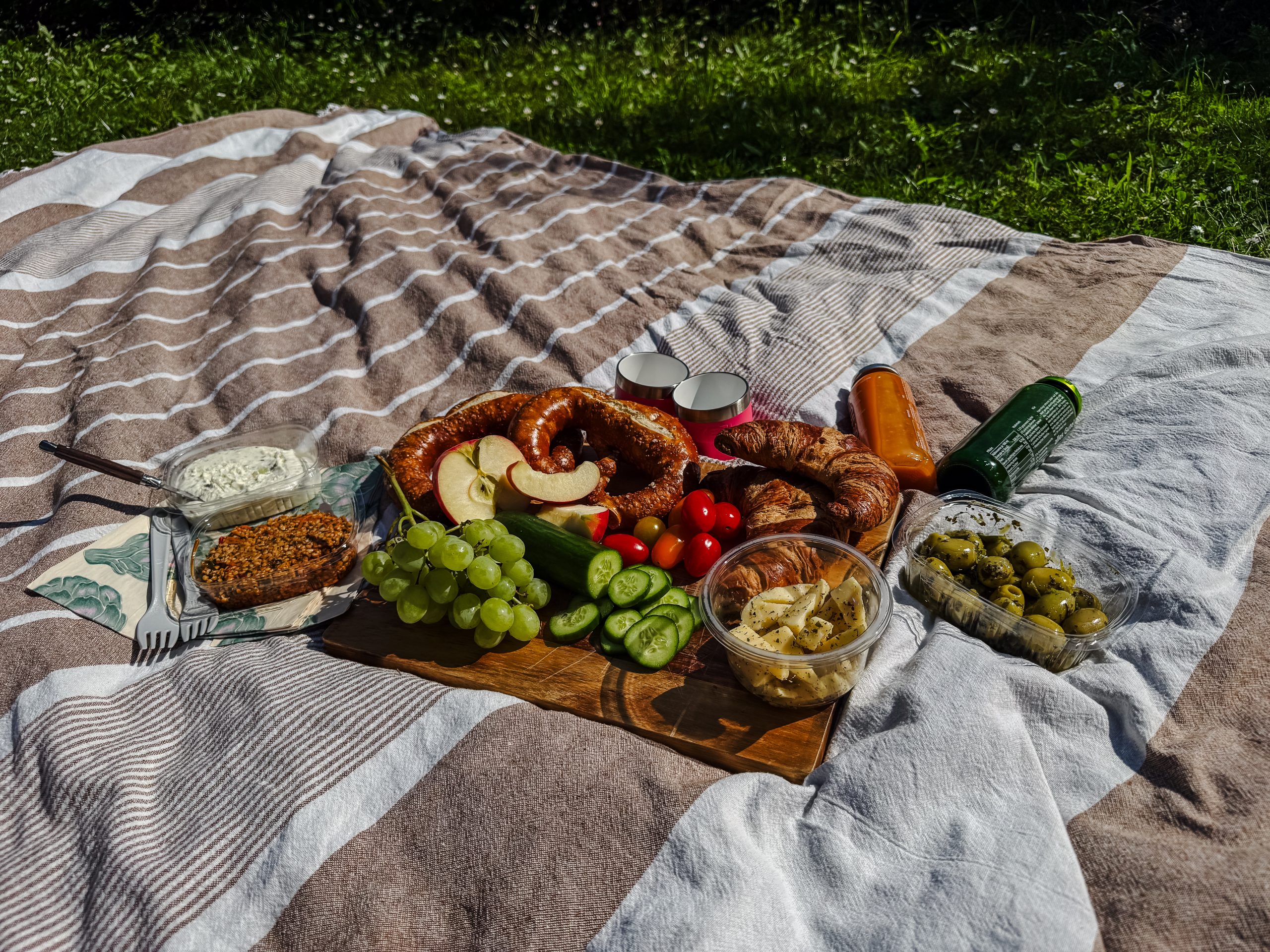 Das Foto zeigt ein Picknick im Muttental in Witten.